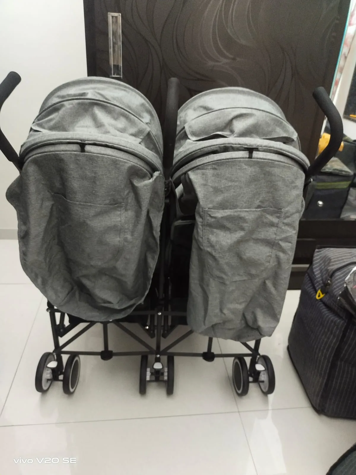 BABYHUG Deuce Twins Stroller